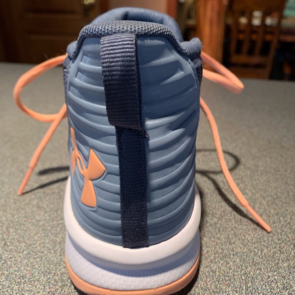 Kids under armour basketball shoe - Picture 3 of 4